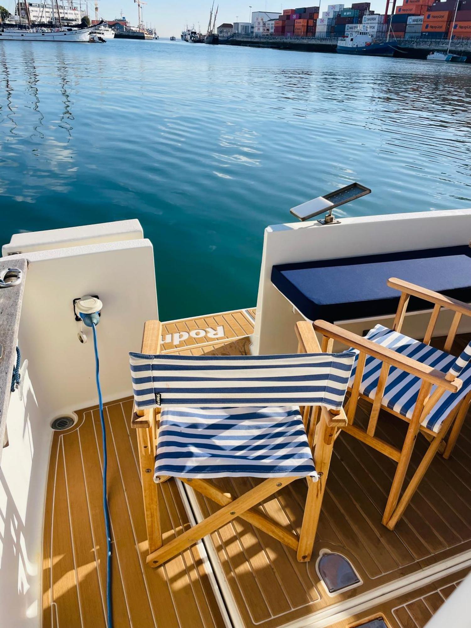 Romantic Boat On The Tagus River Bådhotel Lisboa